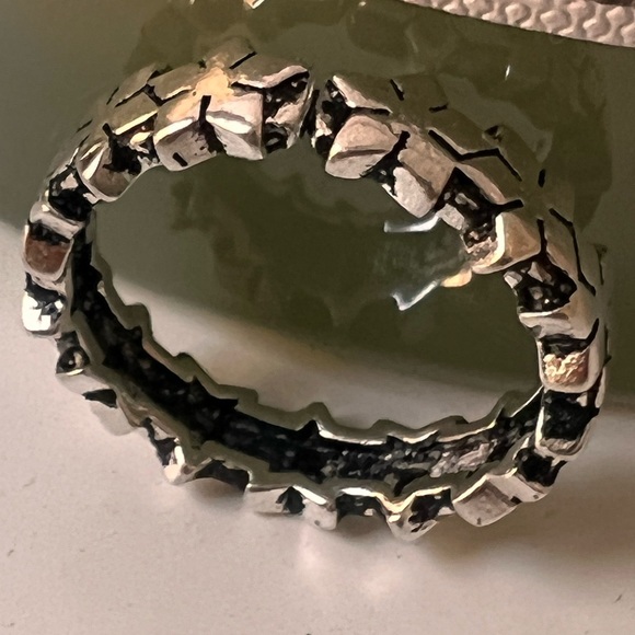 Size 6 linked snowflakes ring - Picture 6 of 8